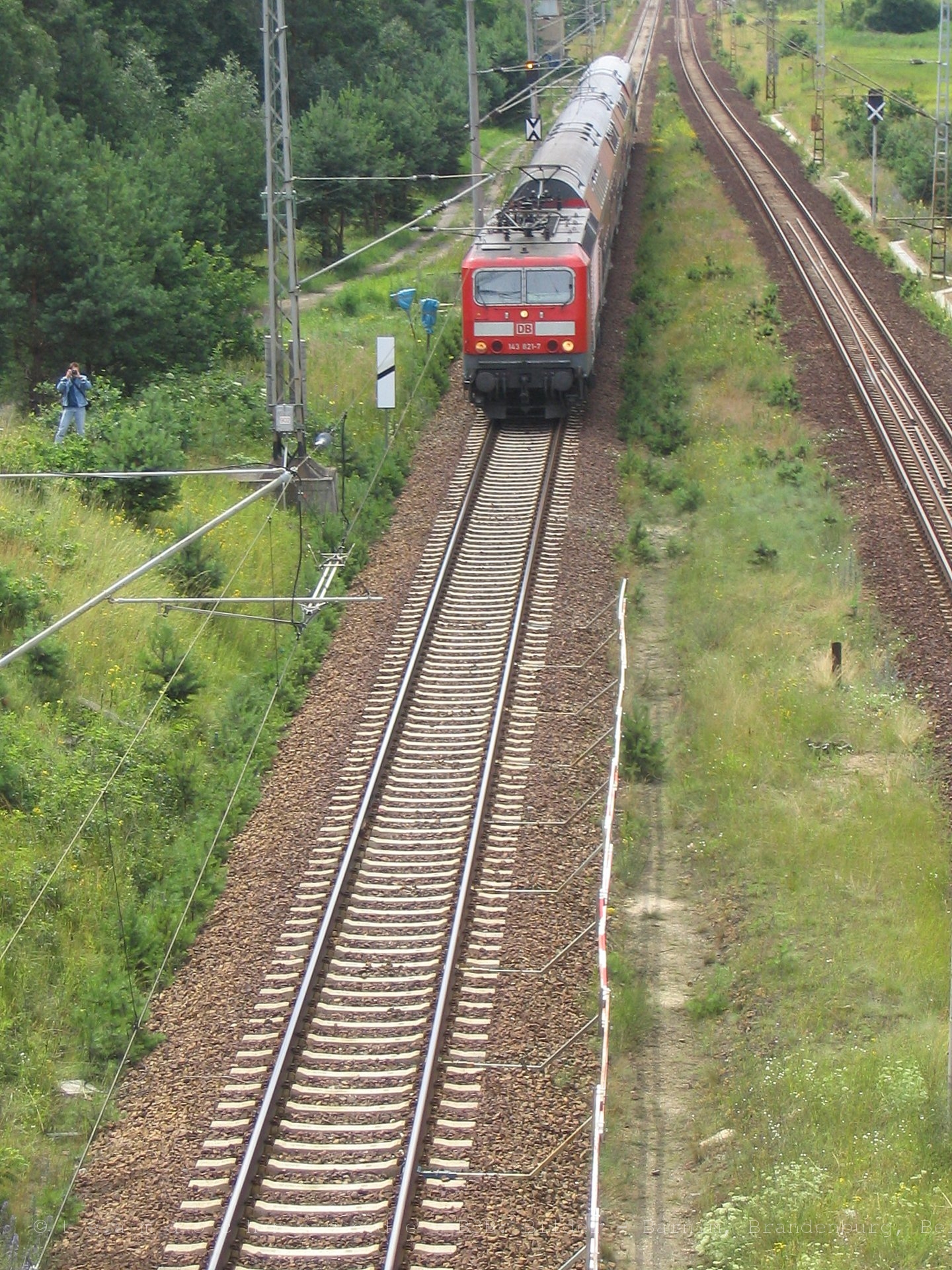 143 821-7 mit RE3 kurz vor dem Kreuzungsbauwerk mit dem Oder-Havel-Kanal