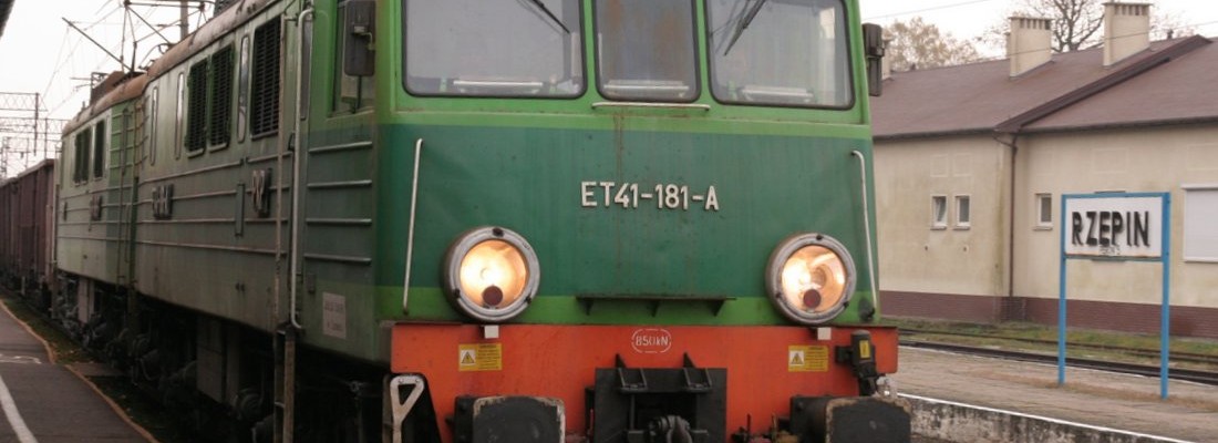 ET41-181A/B durchfährt den Bahnhof Rzepin