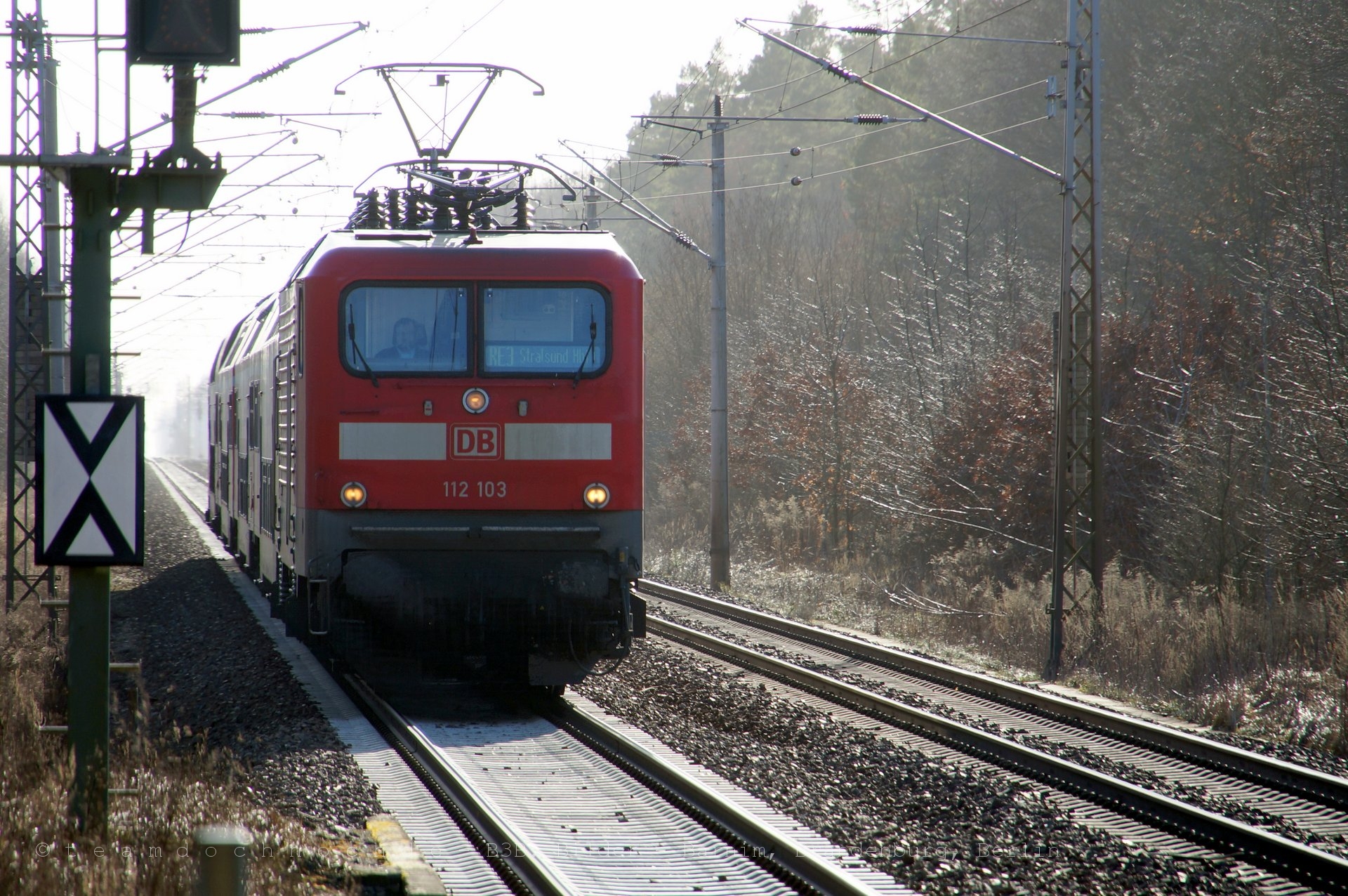 RE3 nach Stralsund im Bahnhof Melchow