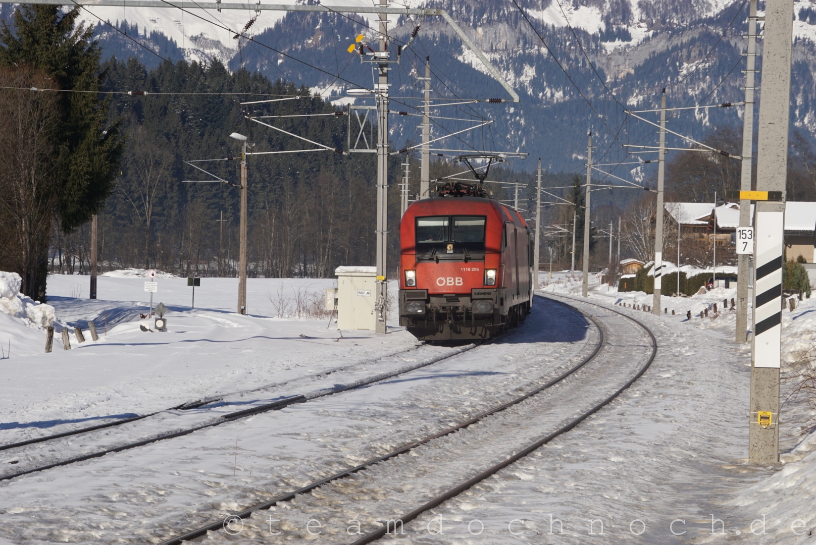 1116 256 südlich vom Bahnhof von Oberndorf in Tirol auf dem Weg Richtung Innsbruck 