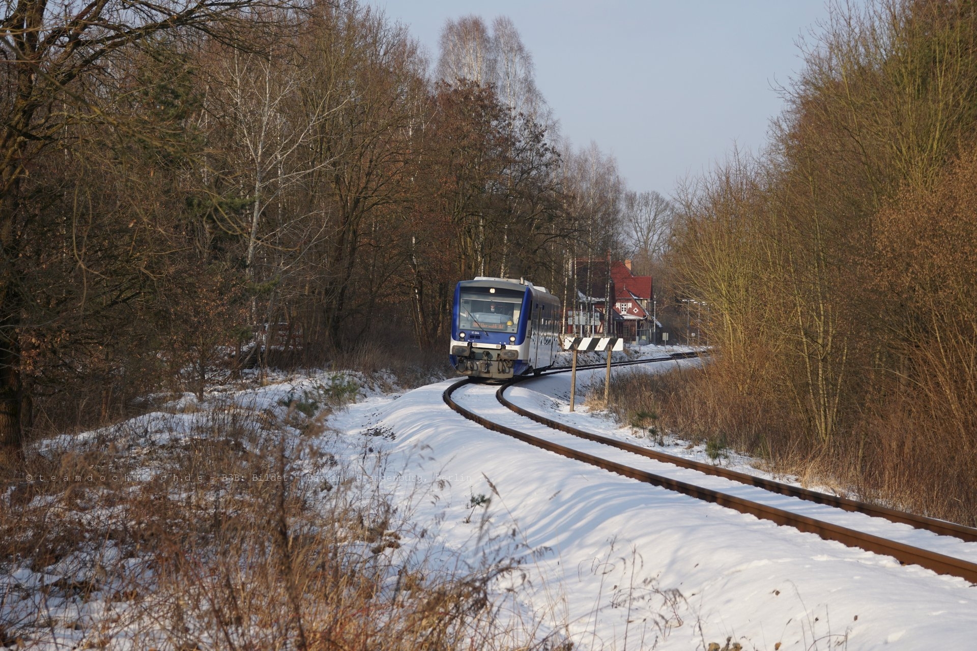 NEB VT004 verläßt auf der Rückfahrt nach Eberswalde den Kaiserbahnhof