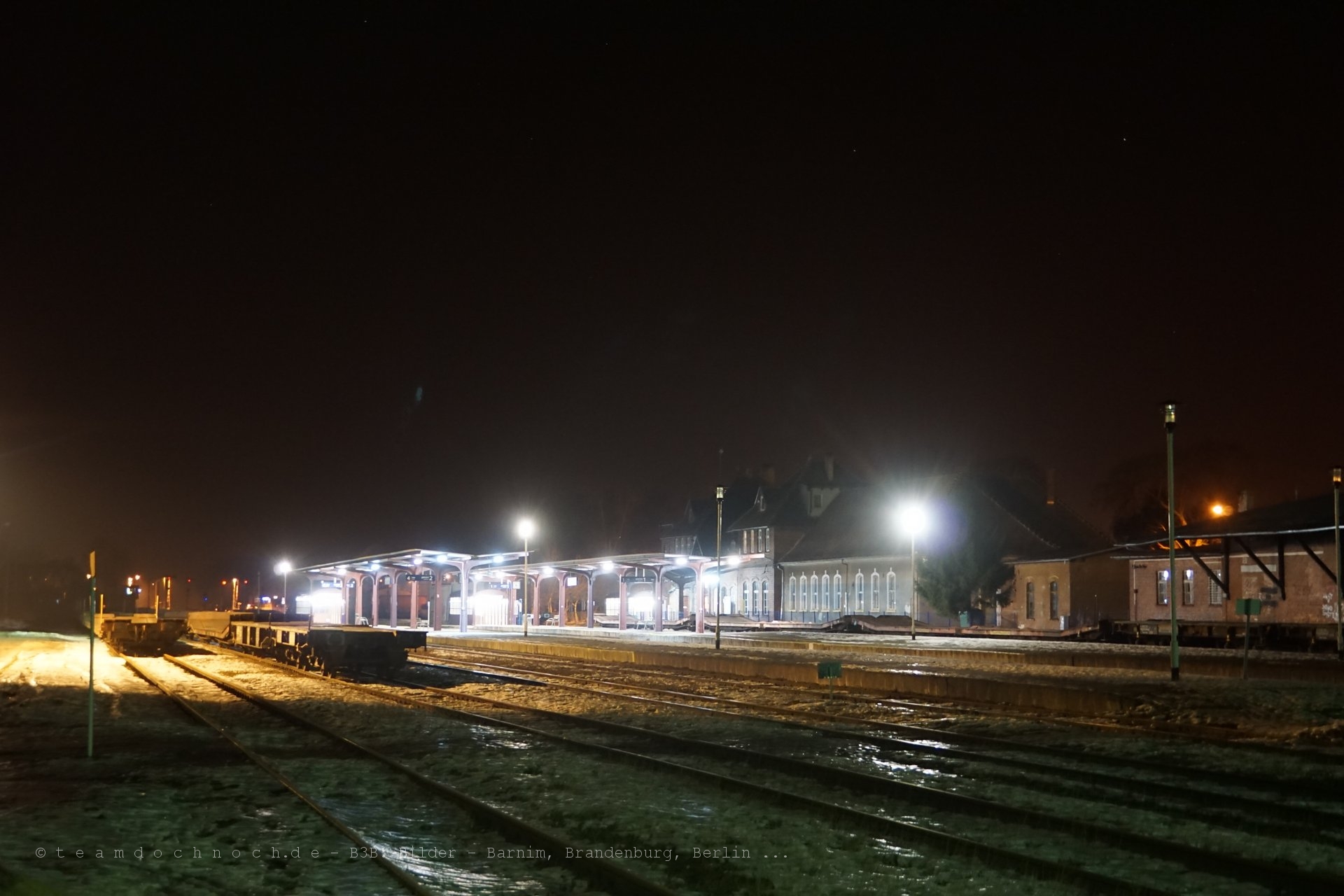 Bahnhof Złocieniec bei Nacht