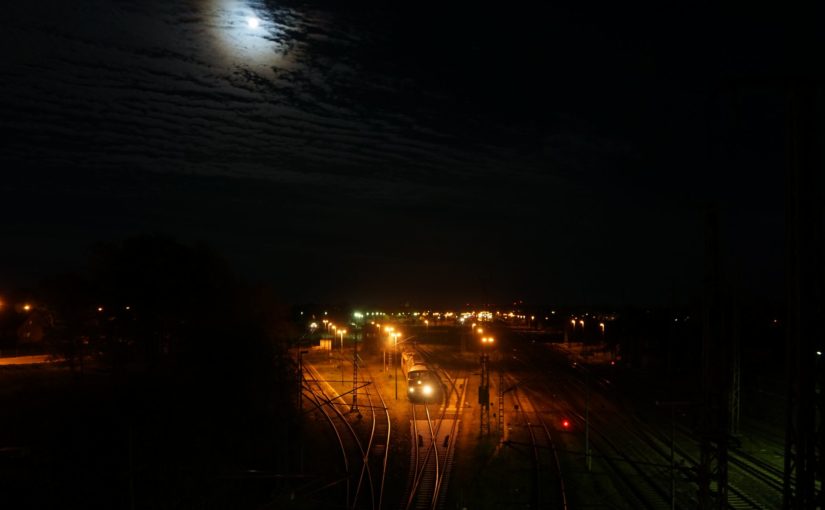 Der Mond und die Bahn