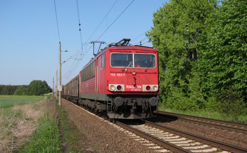 155 183-7 am Bahnübergang Danewitz