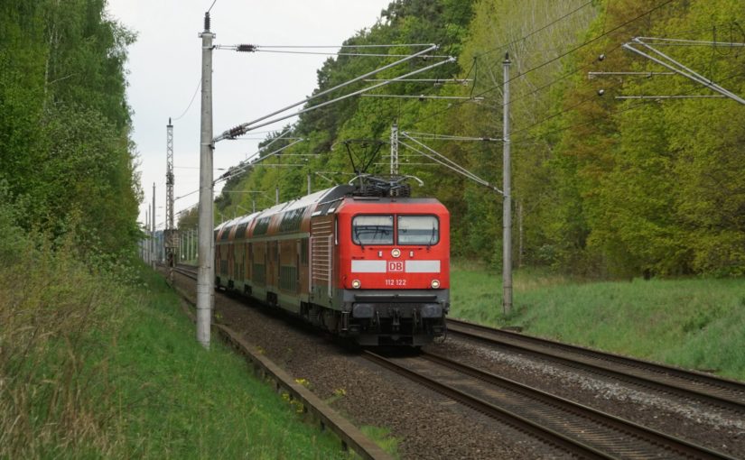 112 122 mit dem RE3 nach Stralsund in Serwest