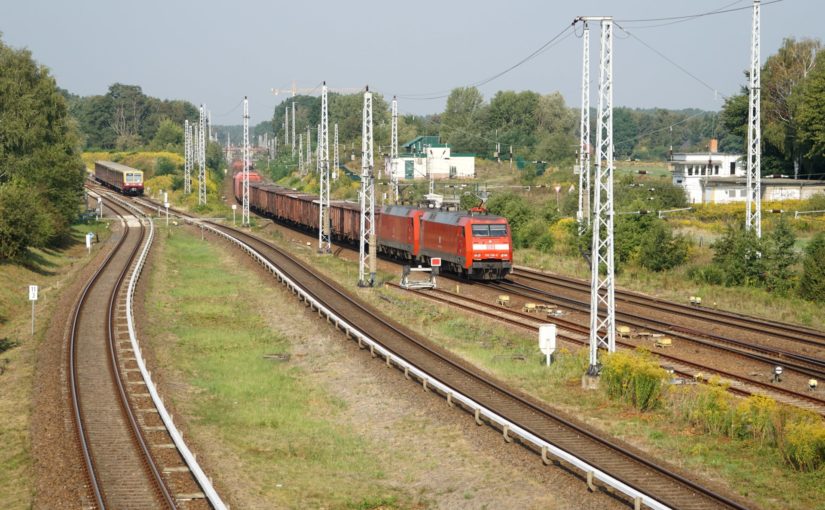 152 156-6 und 152 096-4 in Doppeltraktion vor einem Erzzug