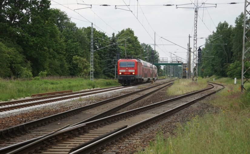 143 242 mit dem RE3 in Wilmersdorf