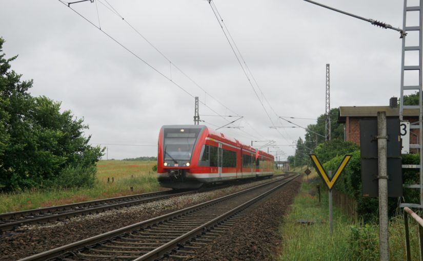 GTW 2/6 in Doppeltraktion als RE66 nach Szczecin Główny bei Kerkow