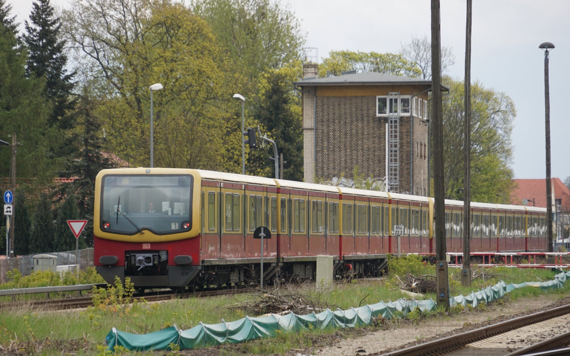 S5 verläßt den Bahnhof Fredersdorf B3B