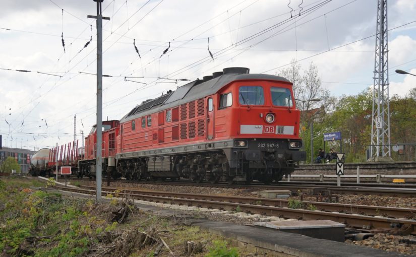 232 567-8 durchfährt den Bahnhof Berlin Köpenick