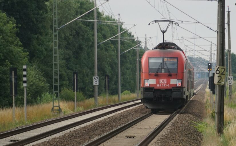 RE5 mit Taurus bei Neu Lüdersdorf