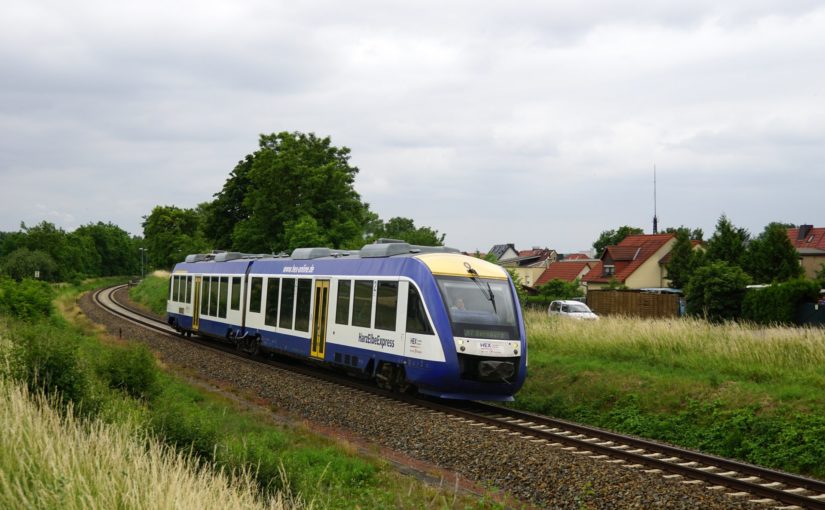 HEX VT 809 verläßt den Bahnhof Teicha