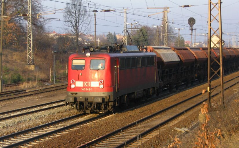 140 646-1 mit einem Zug aus Schüttgutwagen