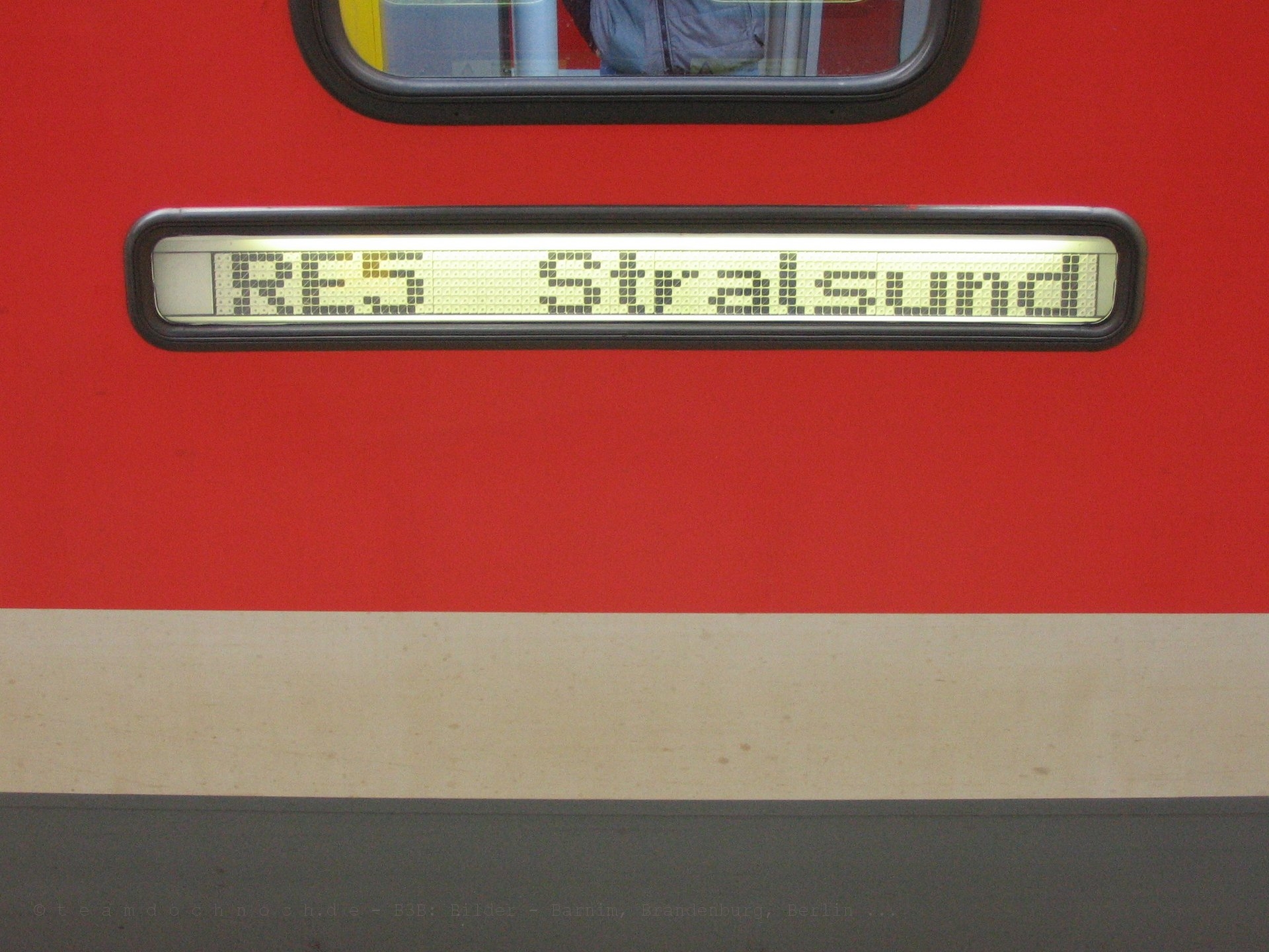 628 640-2 als RE5 aus Stralsund im Bahnhof Neustrelitz