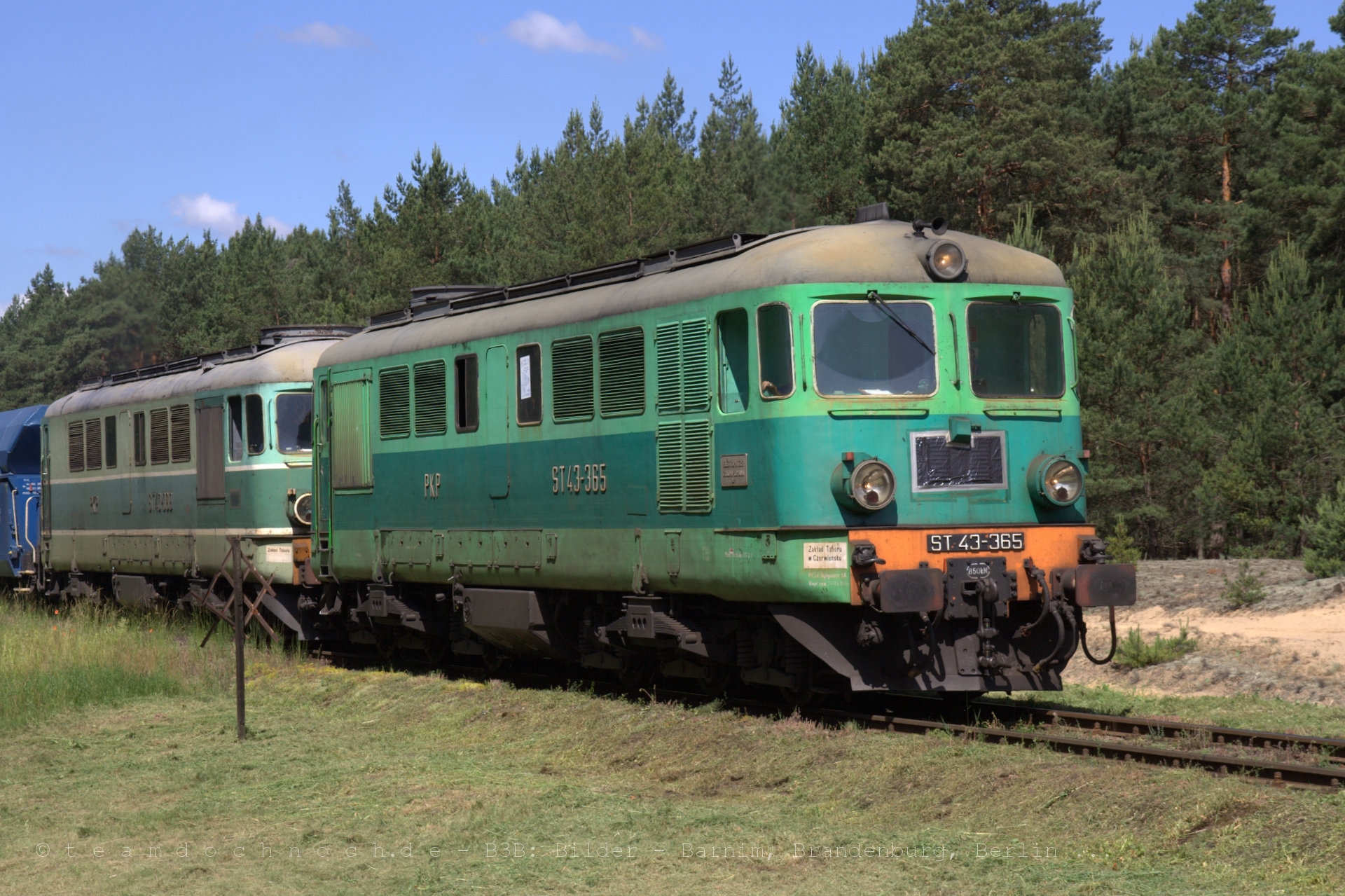 ST43-365 und ST43-399 als Doppeltraktion zwischen Nietków und Czerwieńsk