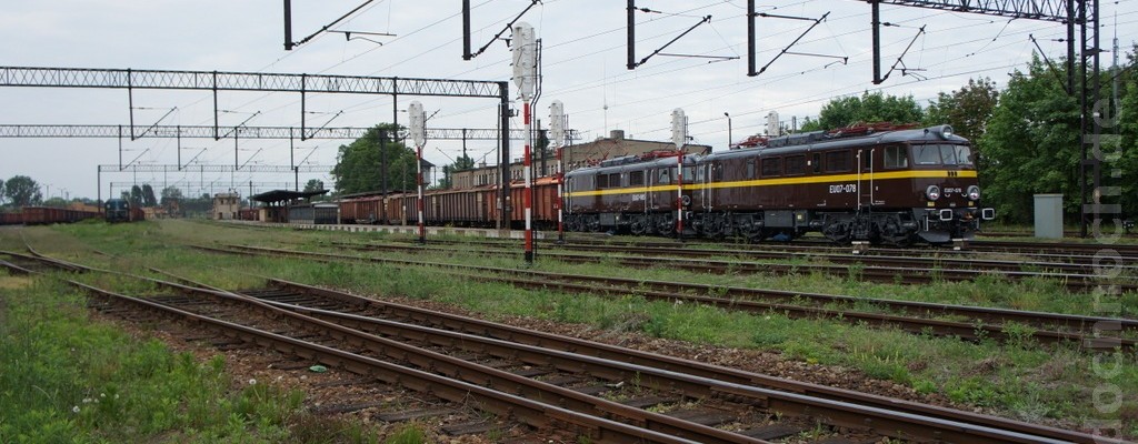 Zwei E-Loks EU07 in Krotoszyn