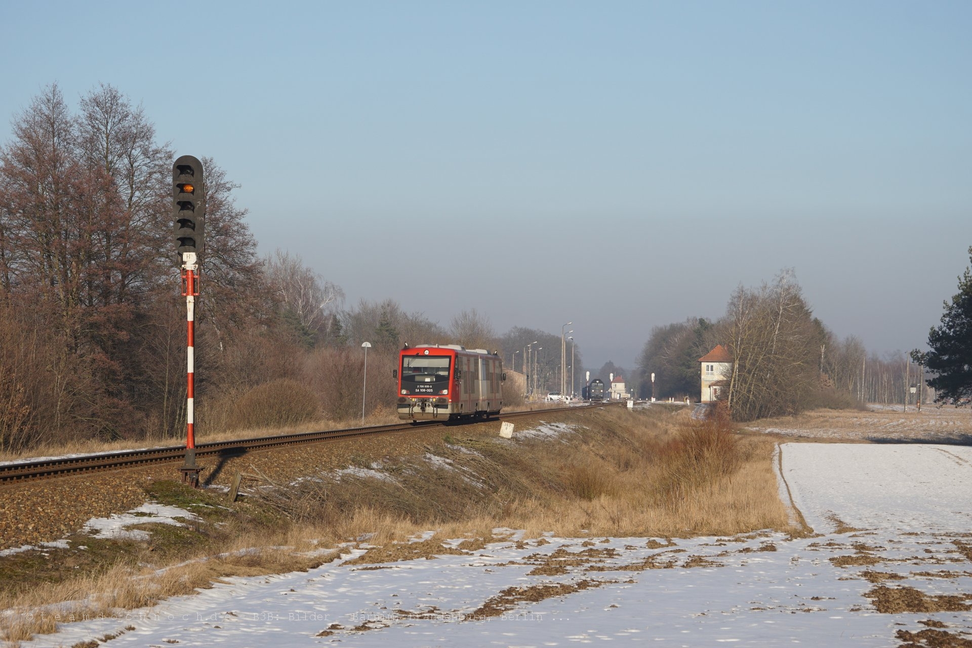 Einfahrt eines SA108 in den Bahnhof von Krajenka