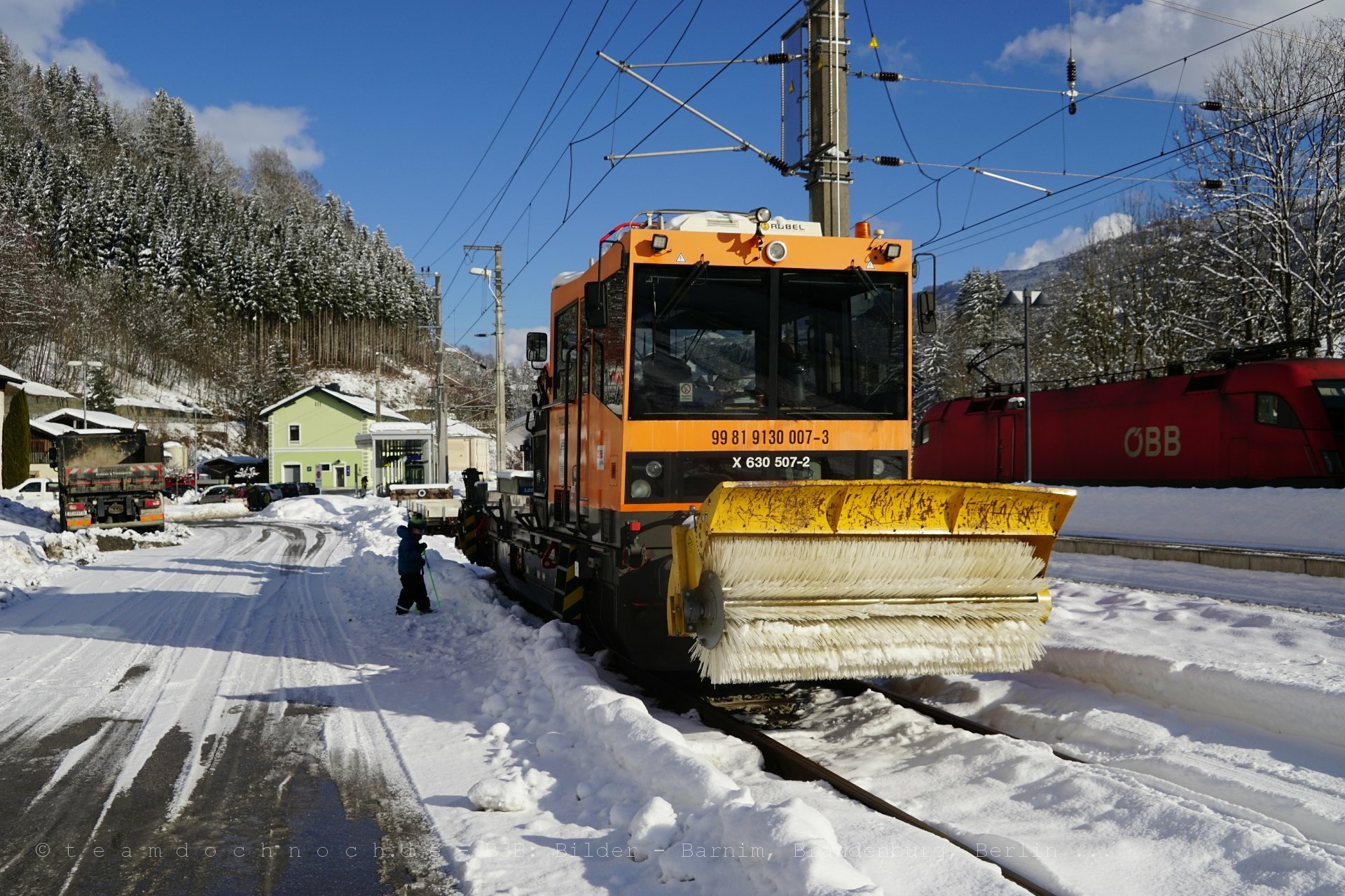 Schneefegerobel im Bahnhof Taxenbach