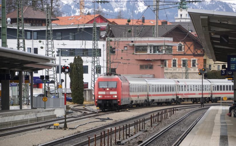 EC Dachstein  – Saarbrücken – Graz bei Einfahrt in den Bahnhof Traunstein