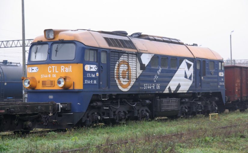ST44-R 06 von CTL im Bahnhof von Kostrzyn
