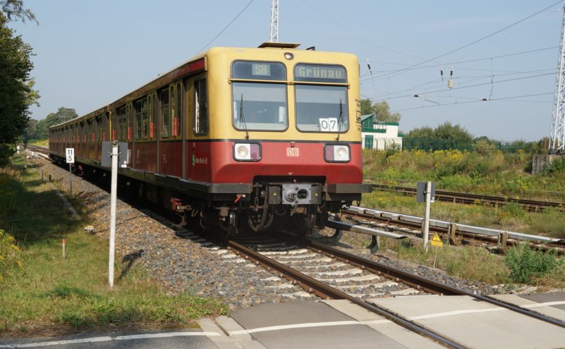 S8 nach Berlin Grünau in Schönfließ