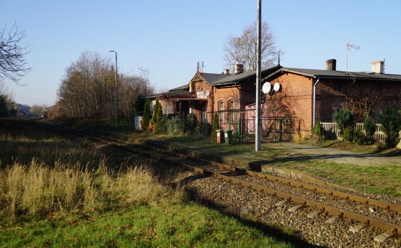 altes Empfangsgebäude am Bahnhof Nietków