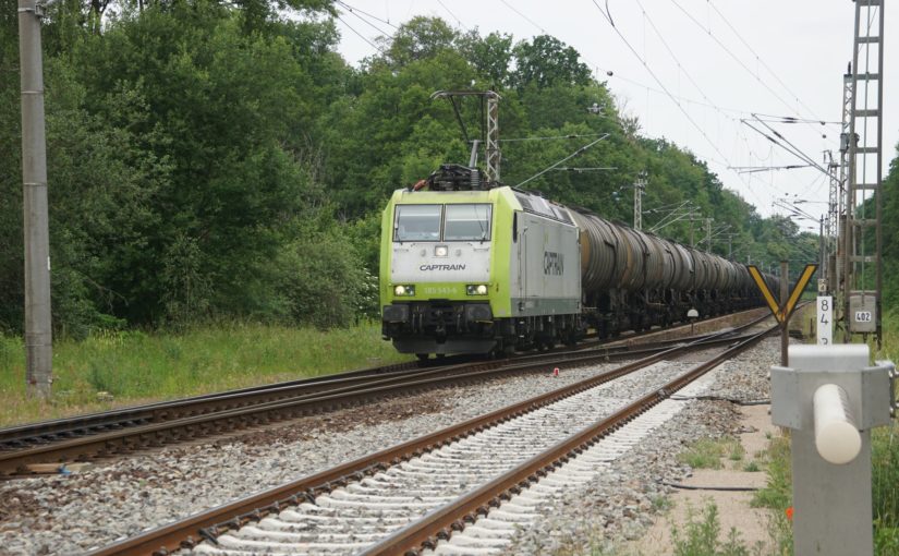 Captrain 185 543-6 mit einem Zug aus Kesselwagen in Wilmersdorf