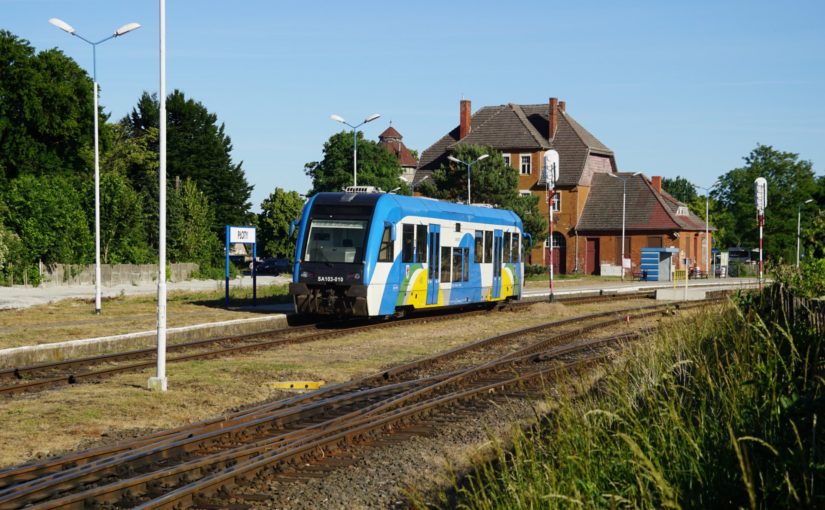 SA103-010 (95 51 2 710 054-8 PL-PREG) im Bahnhof von Płoty
