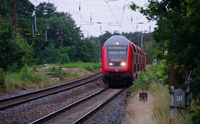 RE3 verläßt den Bahnhof Herzberg (Elster)