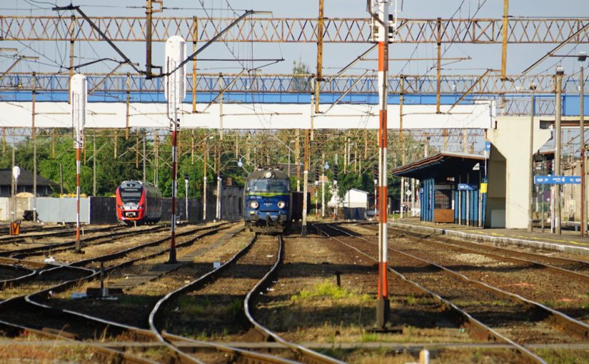 ET22-1084 wartet in der Abendhitze in Krzyż Wielkopolski