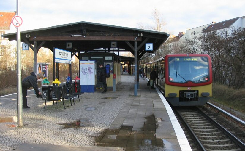 S1 nach Frohnau im Bahnhof Yorckstraße