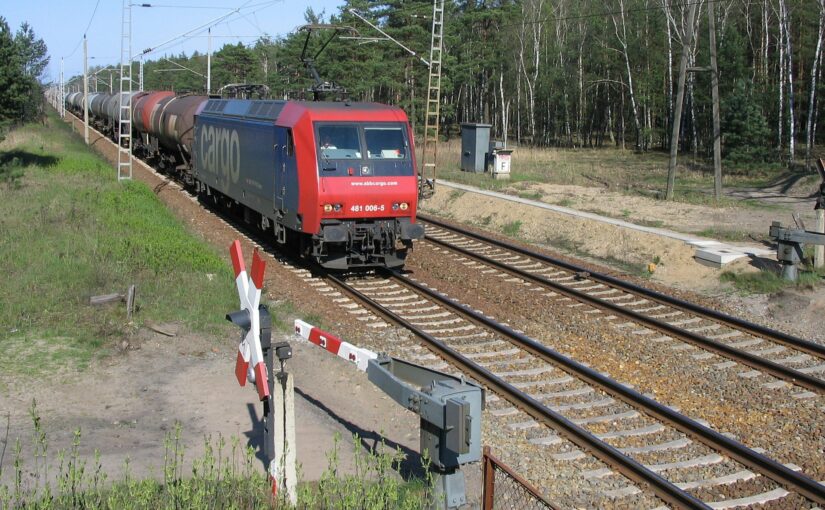 SBB Cargo 481 006-5 am Bahnübergang Spechthausen