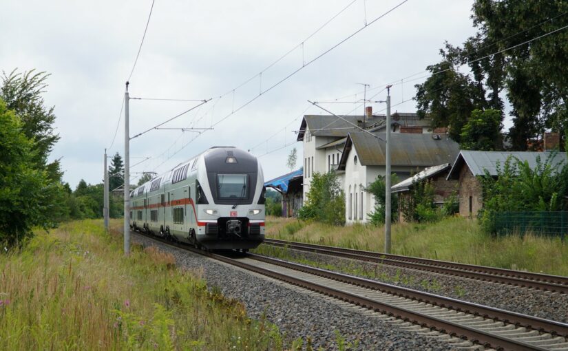 4110 610 als IC 2271 bei Strelitz Alt