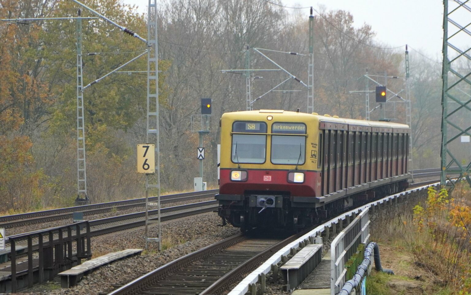 S8 Nach Birkenwerder Erreicht Den Bahnhof Mühlenbeck – B3B